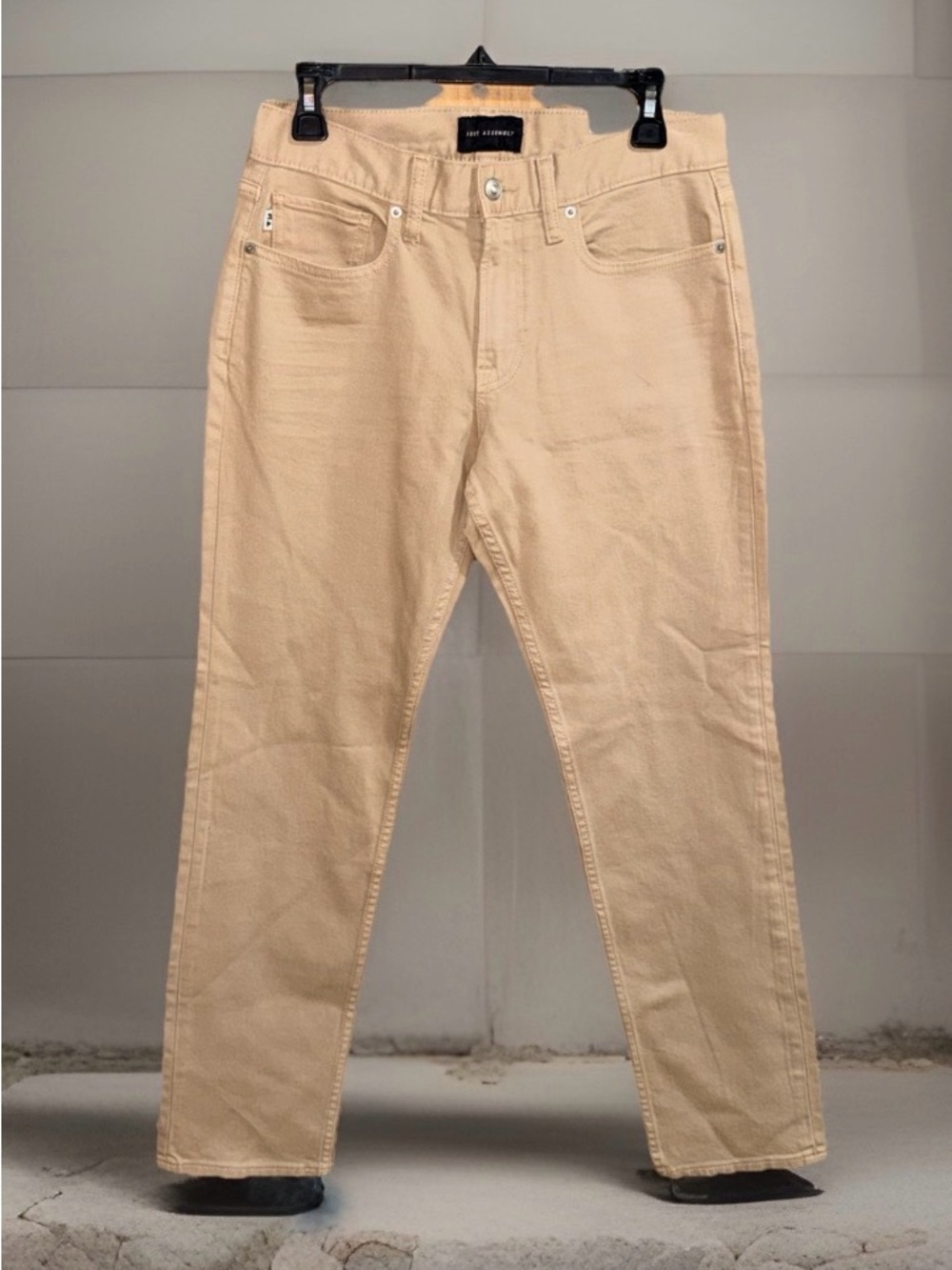 NWT Free Assembly Mens Khaki Slim Fit Straight   Leg Jeans - 30x30